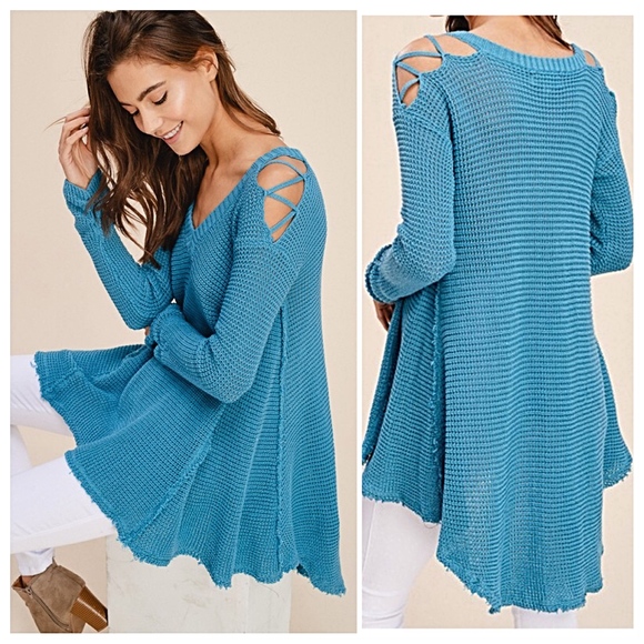 Angelique's Atelier Tops - Waffle knit cold shoulder sweater